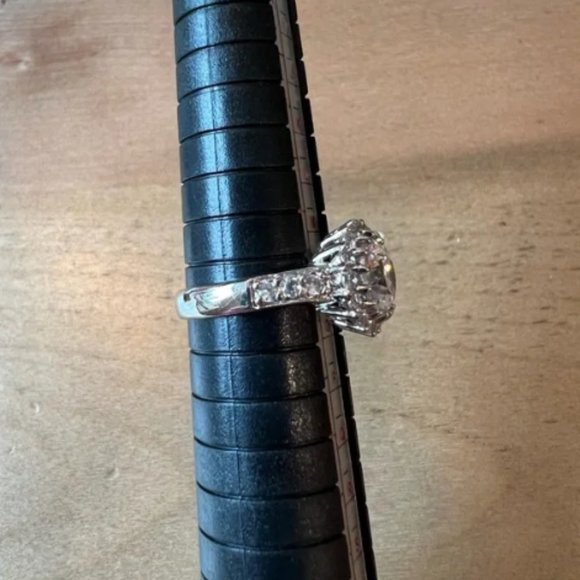 Diamond Cocktail Ring from Nordstrom CZ & Sterling Silver SZ 7 - NEW! - Picture 5 of 7